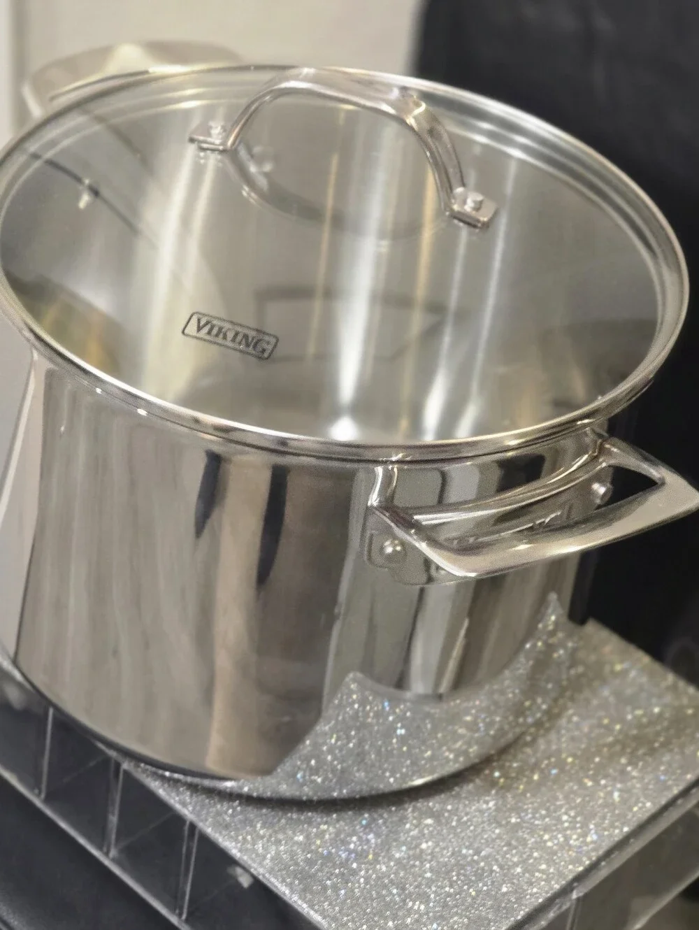 Viking 3-Ply Bonded Stainless Steel 8QT Stock Pot with Lid - Silver
